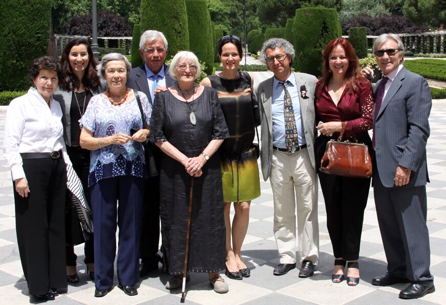 Mariano del Cos y Javier Puyuelo junto con Clementina, Arancha, Rafaela, Aida y Beatriz Biagi y Antonio Calvo Roy. 